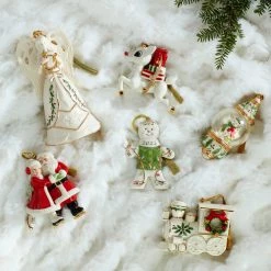 Lenox Snowman Globe Ornament 7 Lenox Snowman Globe Ornament -Lenox The Christmas Shop Sales 893701 893703 893692 894081 893726 883612 LHOL 22 FEA 2 d9784a7d ab4b 47fd 9588 9e2ec399ec28